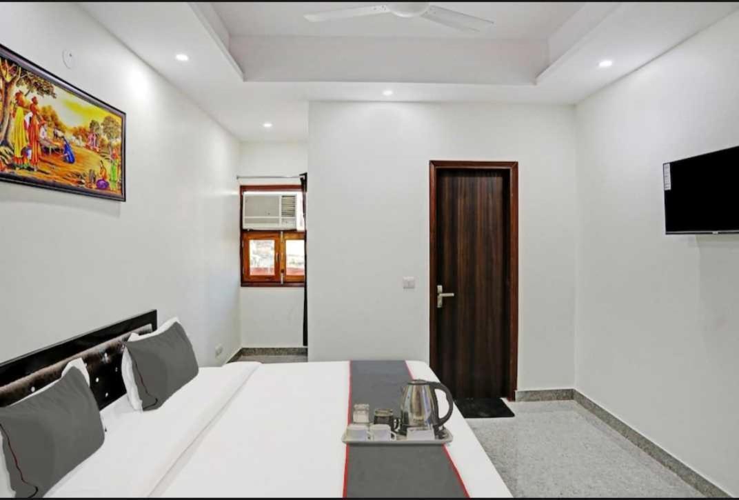 Hotel O K R Resdiancy Near Botanic Garden Of Indian Republic Noida Ngoại thất bức ảnh